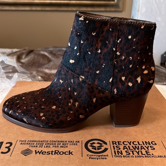 40. Madewell The Rosie Bootie in Rich Brown - Picture 6 of 10